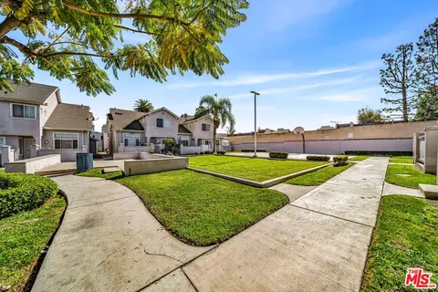 Exterior - 820 W Compton Blvd #17, Compton, CA 90220 photo 6 of 11