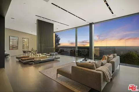 8790 Appian Way, Los Angeles, CA 90046