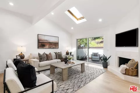 1612 Palisades Dr, Pacific Palisades, CA 90272