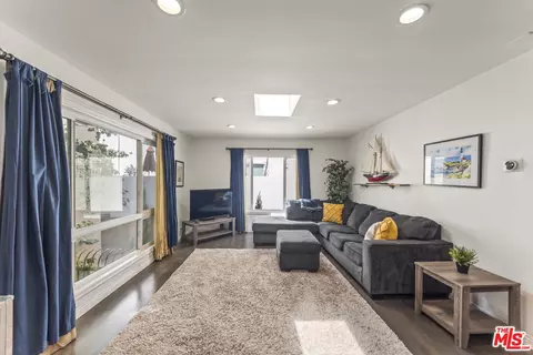 970 Palm Ave #209, West Hollywood, CA 90069