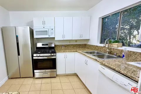 18350 Hatteras St #253, Tarzana, CA 91356