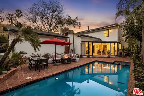 8606 Allenwood Rd, Los Angeles, CA 90046
