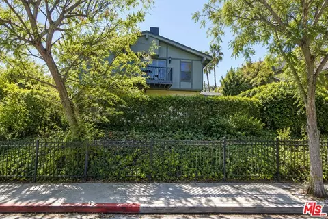 8606 Allenwood Rd, Los Angeles, CA 90046