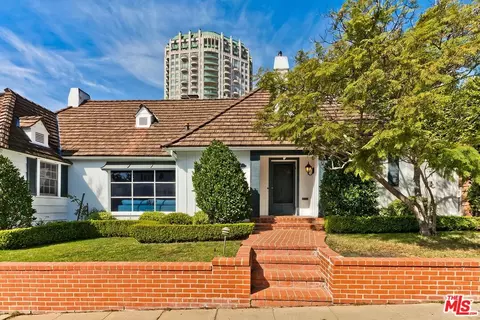 10543 Wellworth Ave, Los Angeles, CA 90024