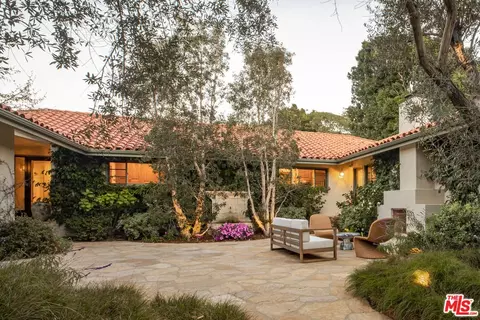1296 Capri Dr, Pacific Palisades, CA 90272