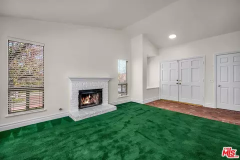 Living - 455 Kennerick Ln, Simi Valley, CA 93065 photo 2 of 5