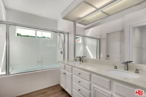 Bath - 455 Kennerick Ln, Simi Valley, CA 93065 photo 1 of 1