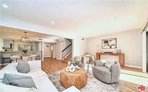 3130 Montrose Ave #102, La Crescenta, CA 91214