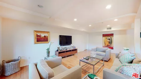 118 S Clark Dr #105, West Hollywood, CA 90048