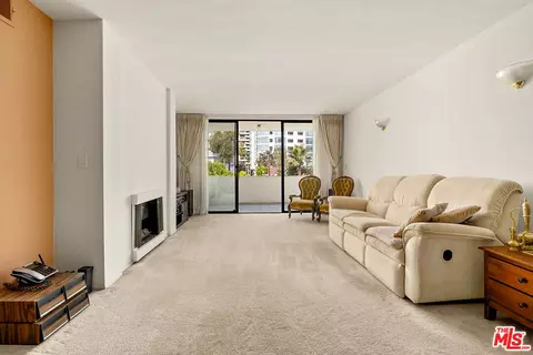 1250 S Beverly Glen Blvd #406, Los Angeles, CA 90024