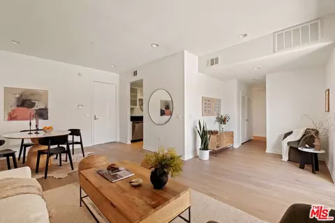230 S Jackson St #301, Glendale, CA 91205