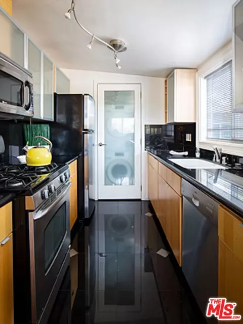 Kitchen - 301 N Hudson Ave, Pasadena, CA 91101 photo 1 of 1