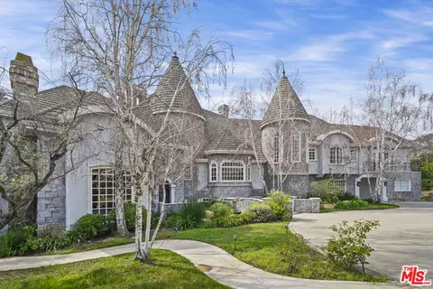 22510 La Quilla Dr, Chatsworth, CA 91311