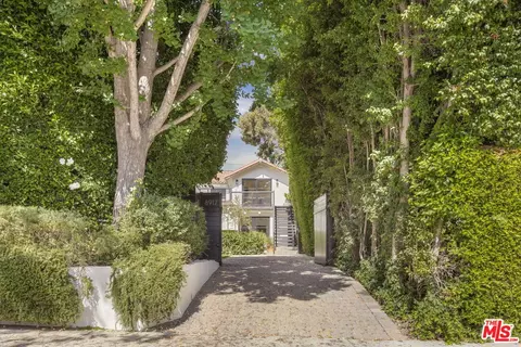 8917 Dorrington Ave, West Hollywood, CA 90048