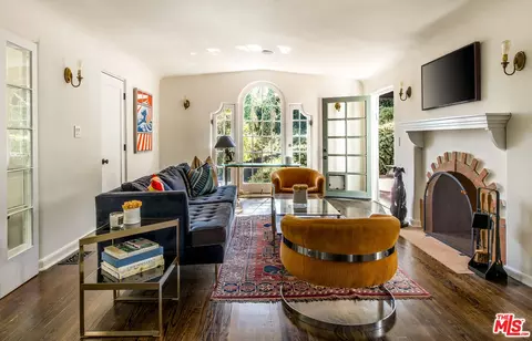 6749 Whitley Ter, Los Angeles, CA 90068