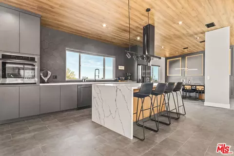 Kitchen - 60323 La Mirada Trl, Joshua Tree, CA 92252 photo 2 of 2