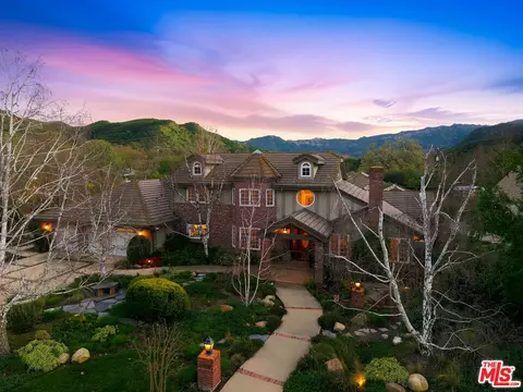 28850 Countryside Dr, Agoura Hills, CA 91301