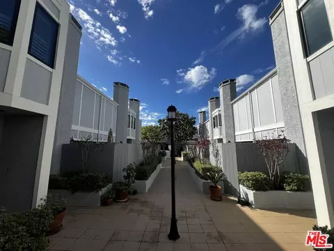 1044 20th St #11, Santa Monica, CA 90403
