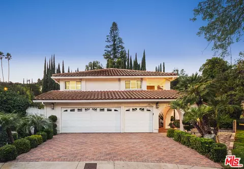 16230 Meadowcrest Rd, Sherman Oaks, CA 91403