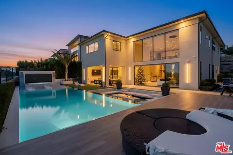 20306 W Willoughby Ln, Porter Ranch, CA 91326