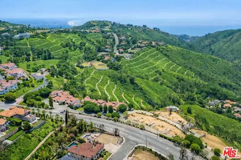 1402 El Bosque Ct, Pacific Palisades, CA 90272