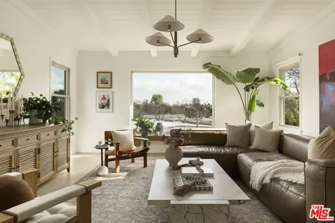3297 Granville Ave, Los Angeles, CA 90066