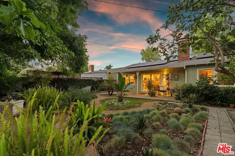 7667 Chisholm Ave, Van Nuys, CA 91406