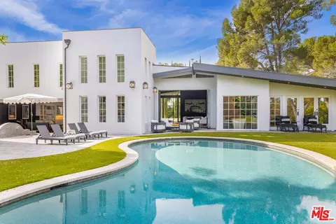 1100 Pine Dr, Beverly Hills, CA 90210