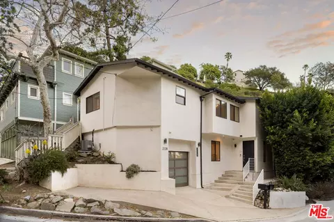 2228 Laurel Canyon Blvd, Los Angeles, CA 90046