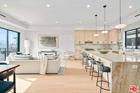 11653 Missouri Ave, Los Angeles, CA 90025