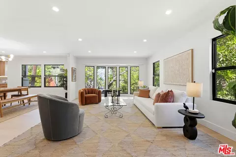 2535 Canyon Dr, Los Angeles, CA 90068
