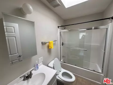 Bath - 7304 Canby Ave, Reseda, CA 91335 photo 1 of 5