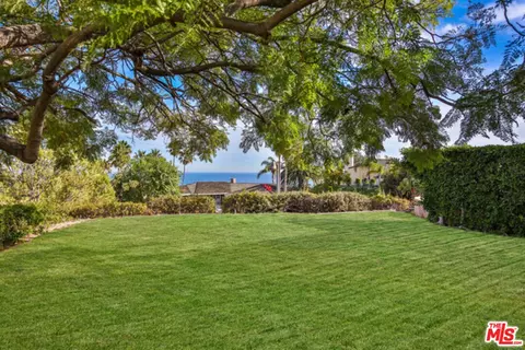 3825 Malibu Country Dr, Malibu, CA 90265