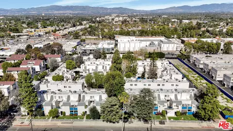 18411 Hatteras St #230, Tarzana, CA 91356