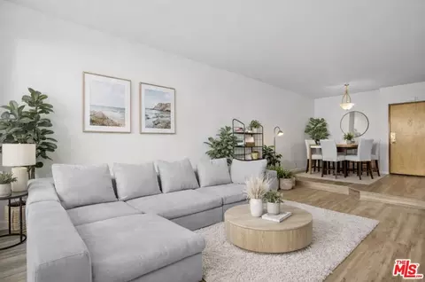 19009 Sherman Way #2, Reseda, CA 91335