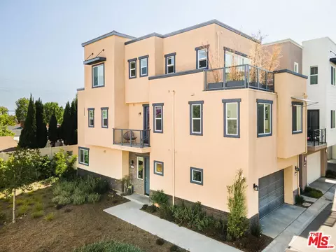 587 Daniel Freeman Cir, Inglewood, CA 90301