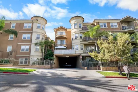 917 S New Hampshire Ave #202, Los Angeles, CA 90006
