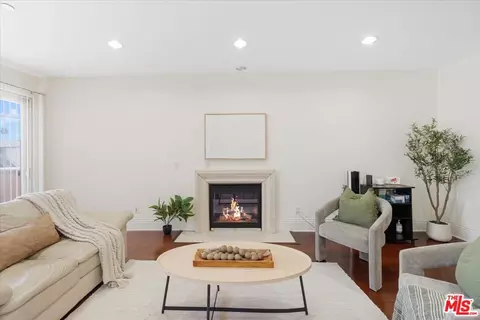 147 N Berendo St #202, Los Angeles, CA 90004