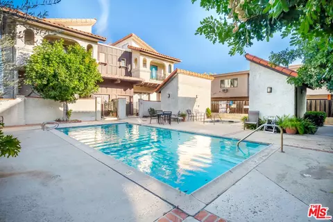 17824 Killion St #G, Encino, CA 91316