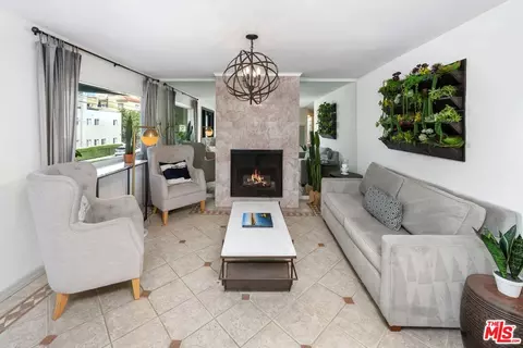 Living - 1440 23rd St #302, Santa Monica, CA 90404 photo 3 of 3