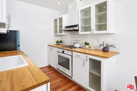 Kitchen - 1440 23rd St #302, Santa Monica, CA 90404 photo 2 of 2