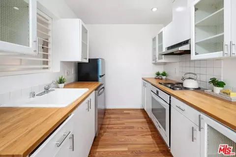 Kitchen - 1440 23rd St #302, Santa Monica, CA 90404 photo 1 of 2