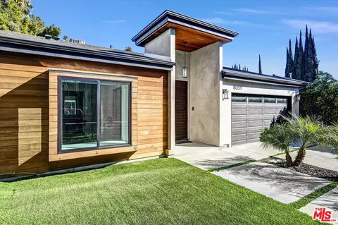 15227 Hartsook St, Sherman Oaks, CA 91403