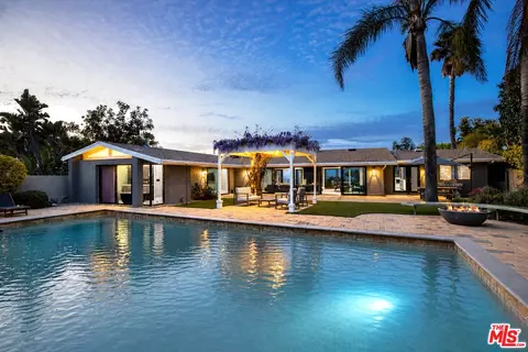 8400 Mulholland Dr, Los Angeles, CA 90046