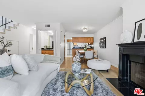 11952 Darlington Ave #3, Los Angeles, CA 90049