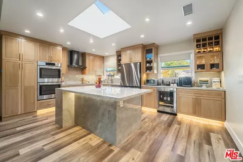 4731 Deseret Dr, Woodland Hills, CA 91364