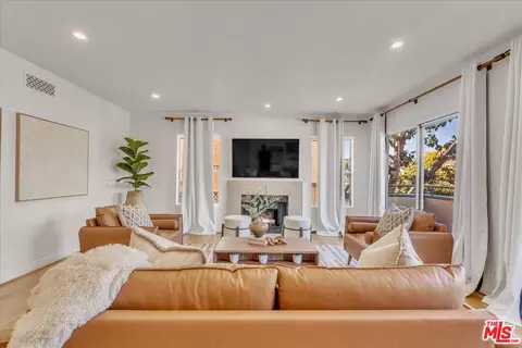 4426 Ventura Canyon Ave #102, Sherman Oaks, CA 91423
