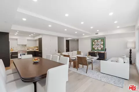 505 S Barrington Ave #104, Los Angeles, CA 90049