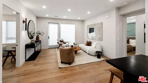 505 S Barrington Ave #307, Los Angeles, CA 90049