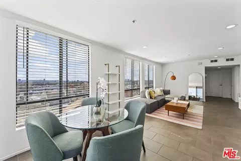 7320 Hawthorn Ave #401, Los Angeles, CA 90046